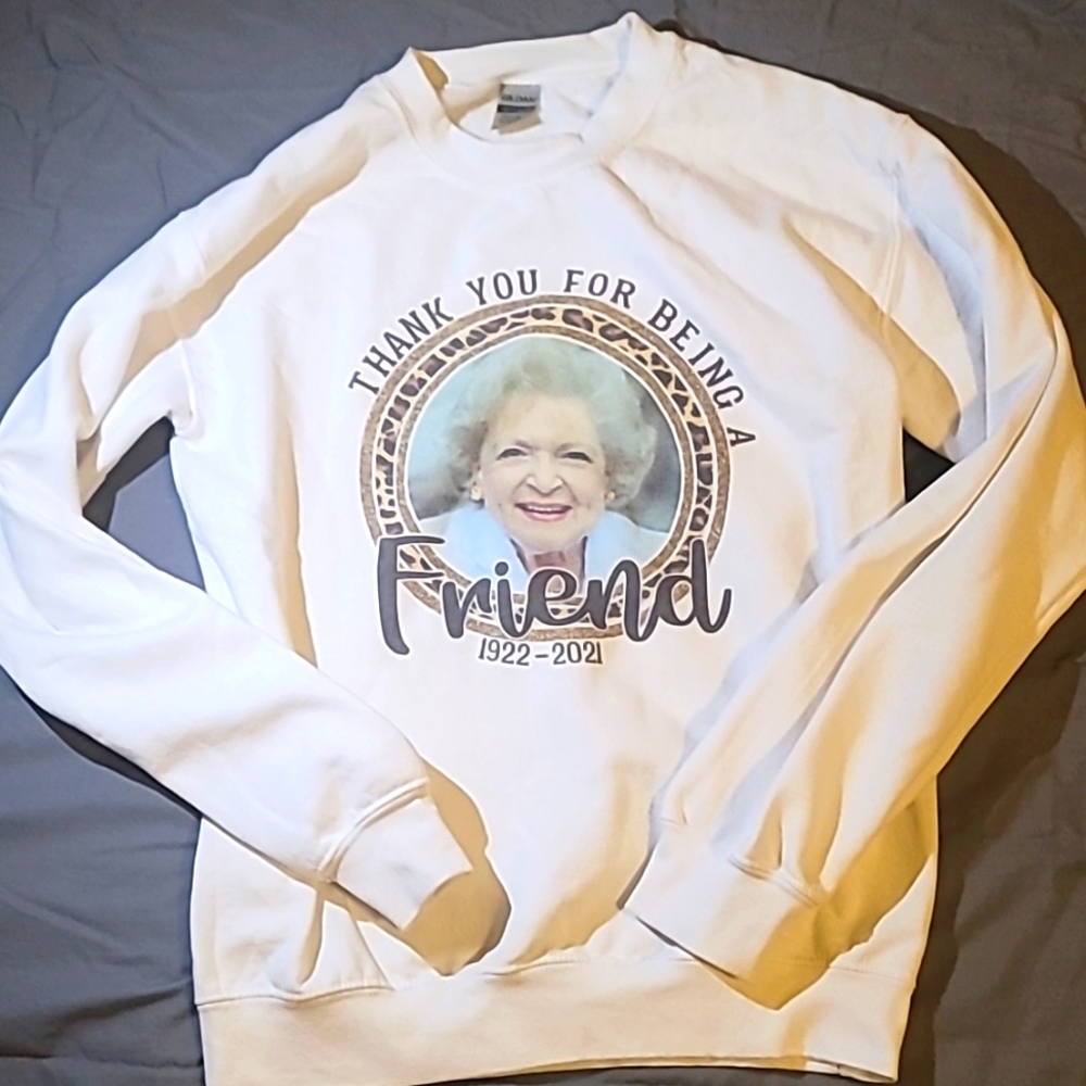 Women's Small Betty White Sweatshirt